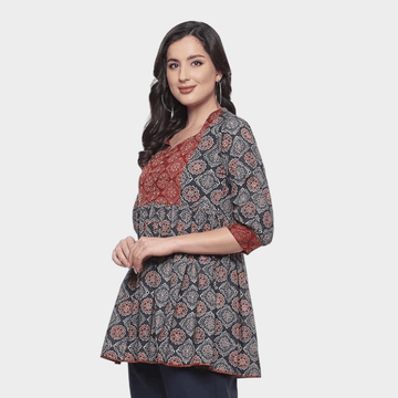 Olive Green Straight Kurta Set with Golden Dupatta Detailing - Therangroop